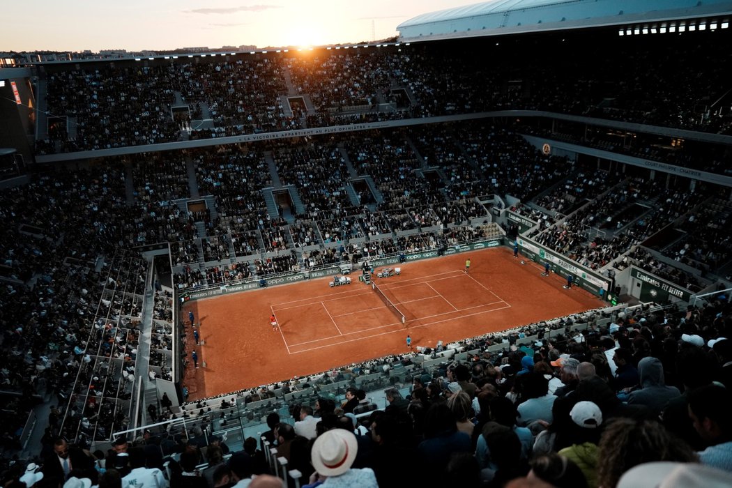 Hlavní kurt během velkého zápasu Djokovič vs. Nadal