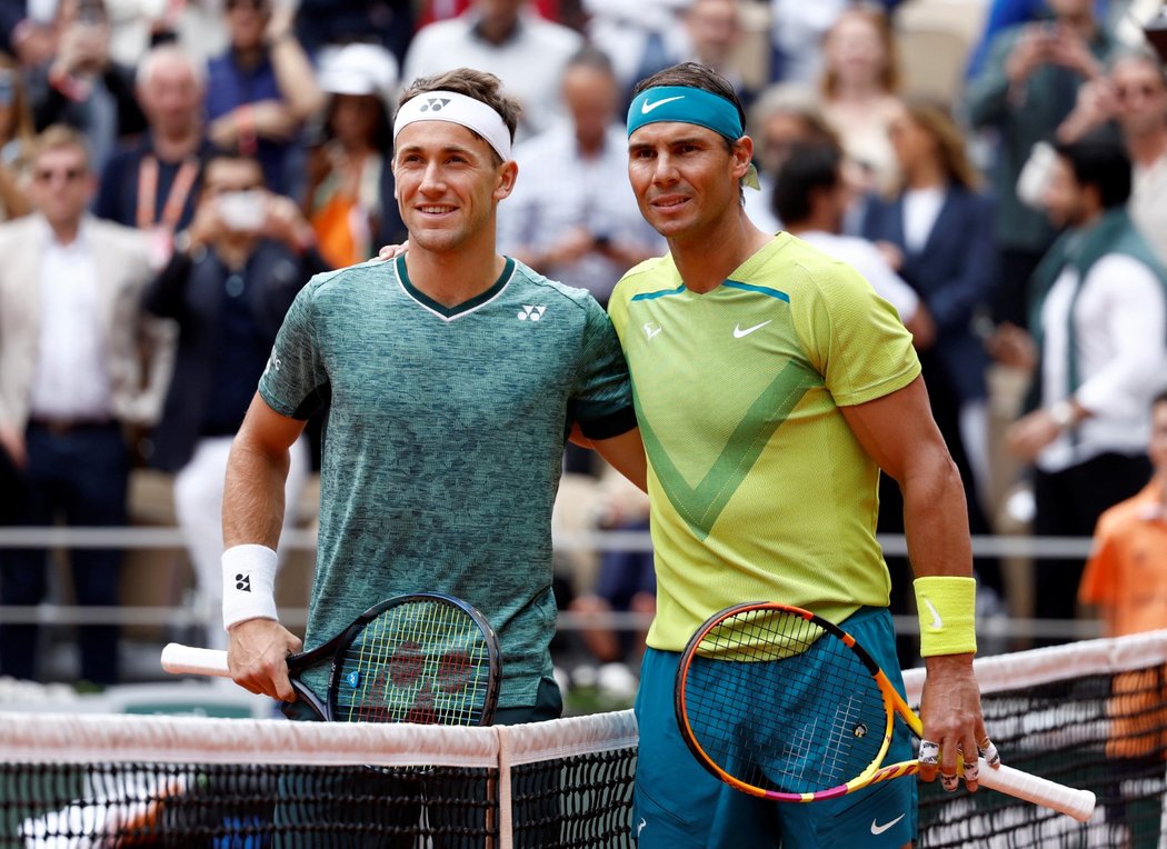 Norský tenista Casper Ruud s Rafaelem Nadalem před startem finále Roland Garros