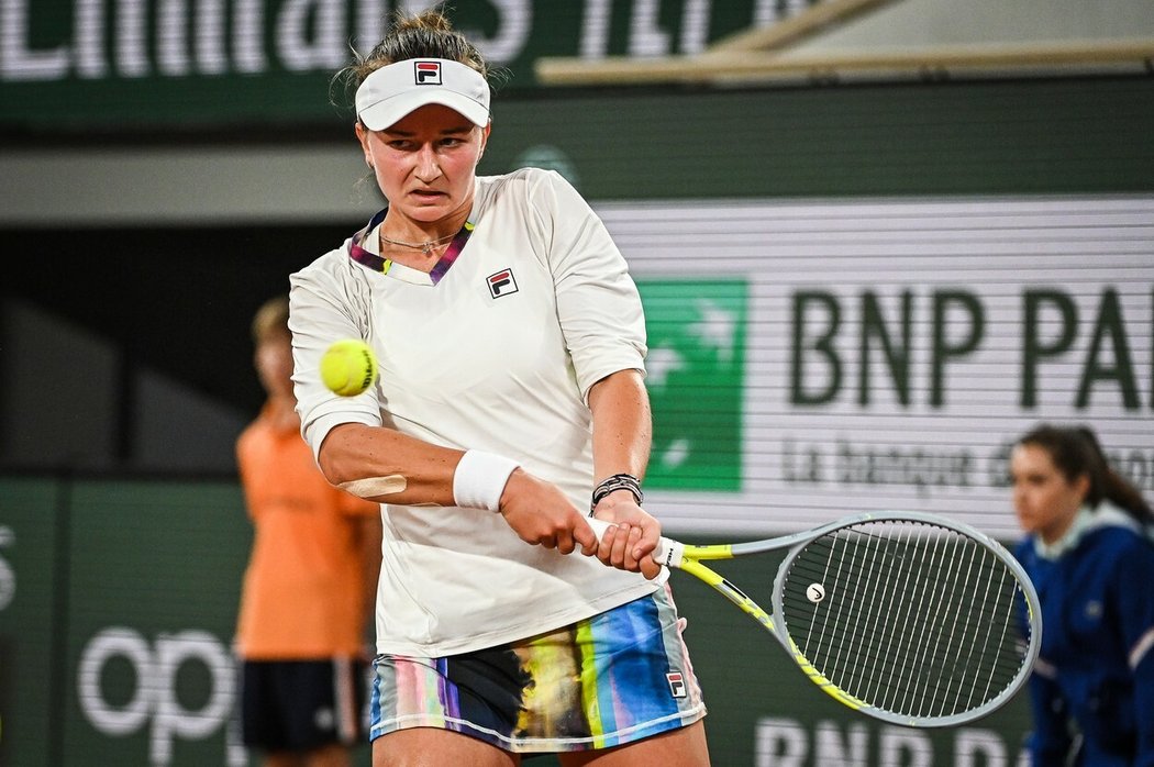 Barbora Krejčíková v novém outfitu v první kole Roland Garros