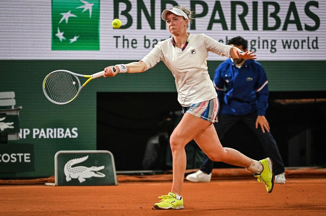 Barbora Krejčíková v novém outfitu v první kole Roland Garros