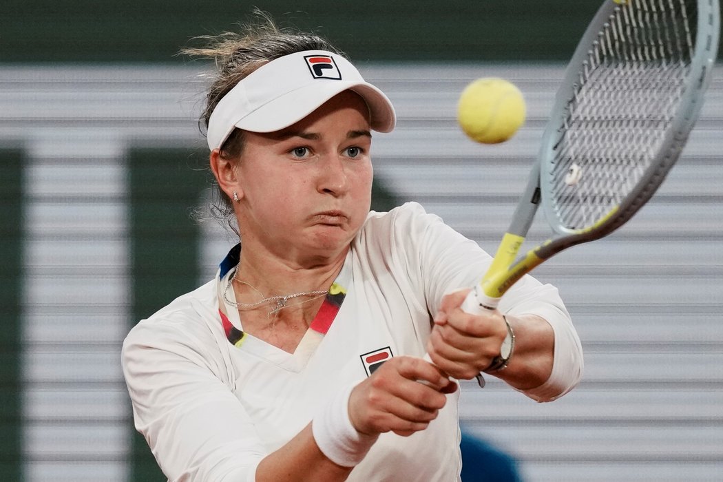 Barbora Krejčíková skončila při obhajobě už v 1. kole Roland Garros