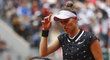 Naštvaná Markéta Vondroušová ve finále Roland Garros proti Ashleigh Bartyové