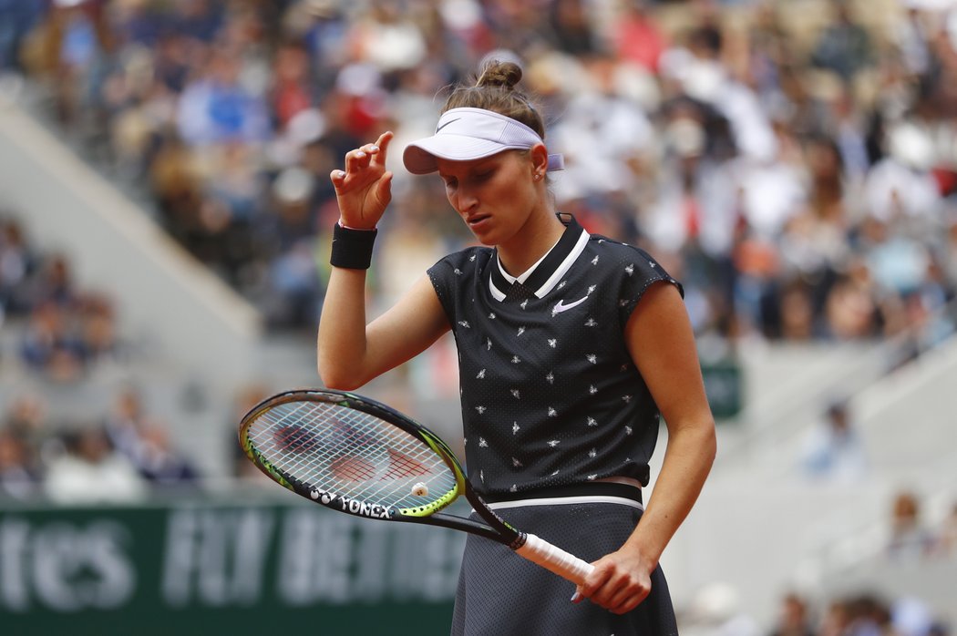 Naštvaná Markéta Vondroušová ve finále Roland Garros proti Ashleigh Bartyové