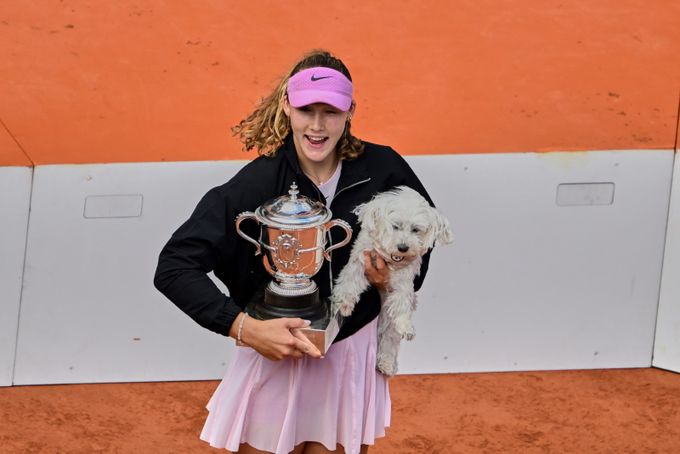 Šokující titul na Roland Garros se nekoná. Kvalifikantka ve finále padla s Andrejevovou Šokující titul na Roland Garros se nekoná. Kvalifikantka ve finále padla s Andrejevovou