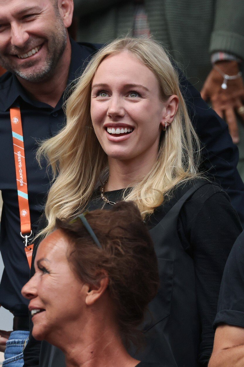 Alma Rune v hledišti Roland Garros při zápase svého bratra