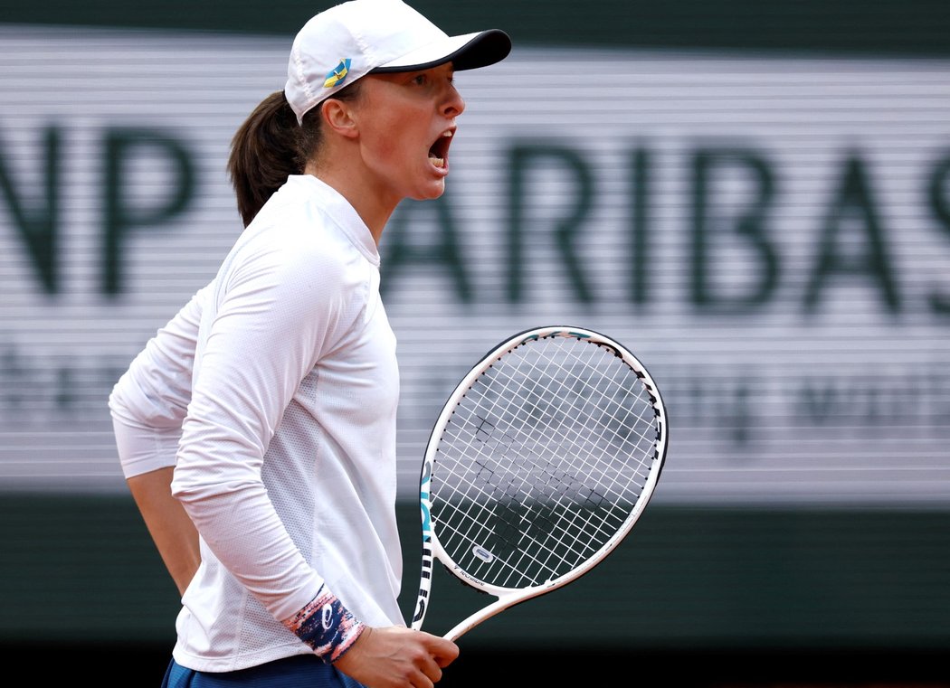 Iga Šwiateková musela v osmifinále Roland Garros otáčet, slaví ale 32. výhru v řadě