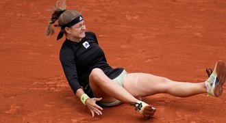 Roland Garros: Muchová skrečovala, hladké postupy Djokoviče a Nadala