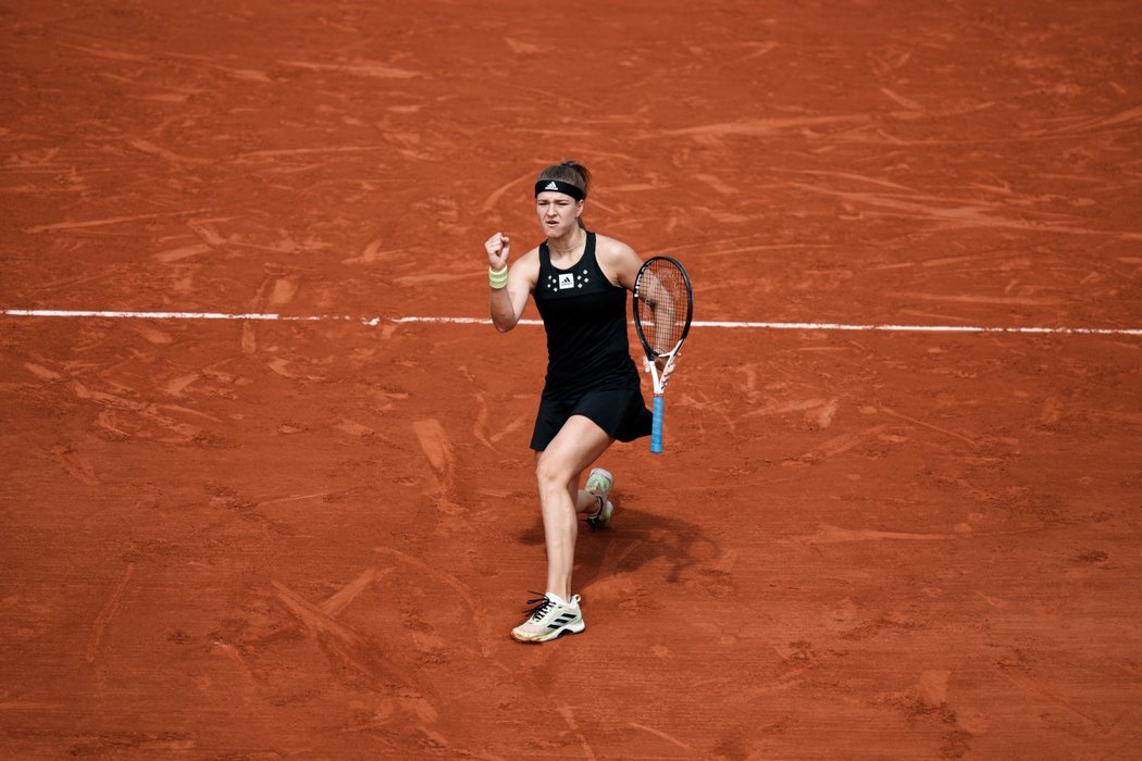 Karolína Muchová během druhého kola Roland Garros