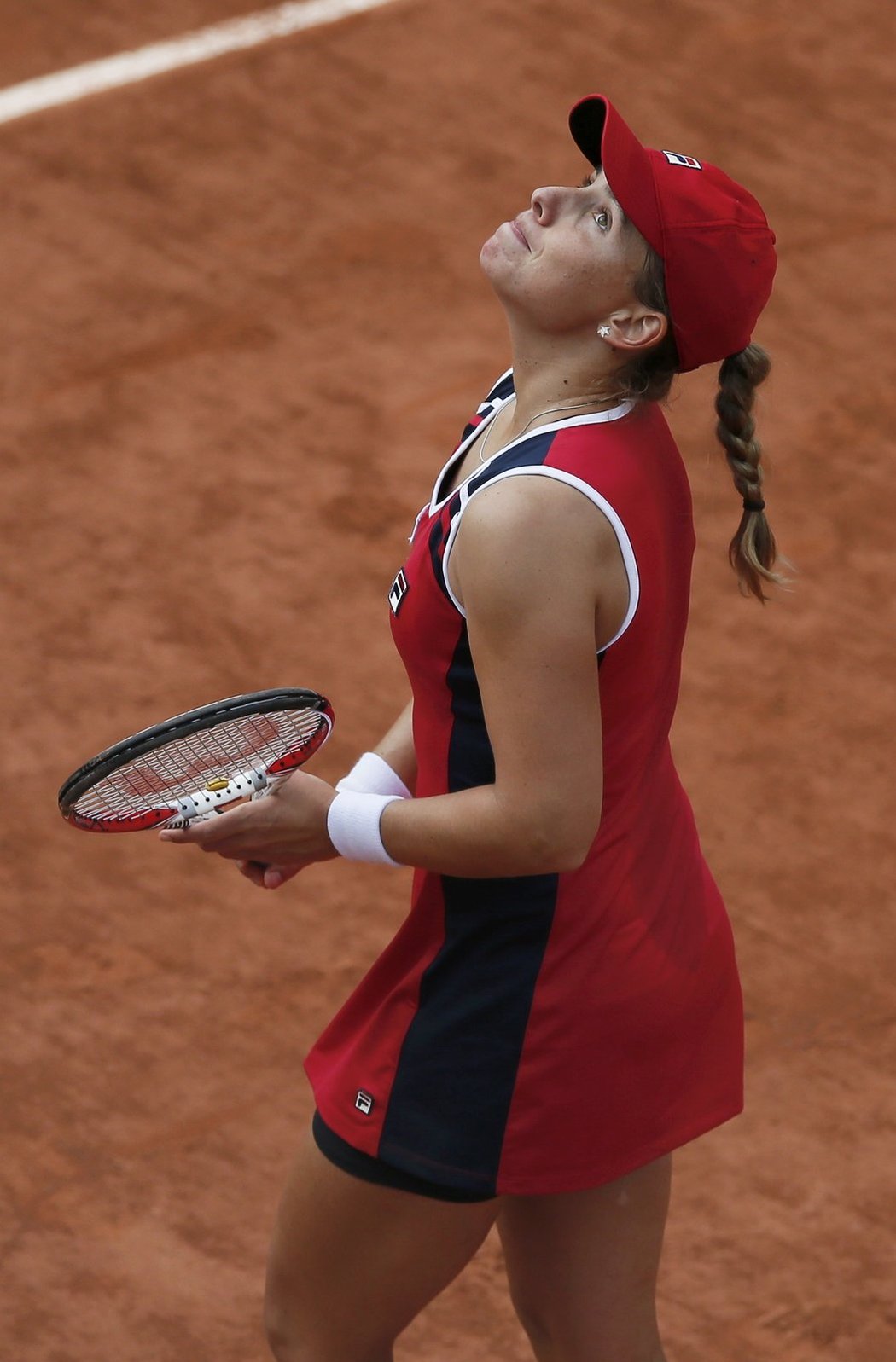 Novozélanďanka Marina Erakovičová během prohraného utkání druhého kola French Open s Petrou Kvitovou