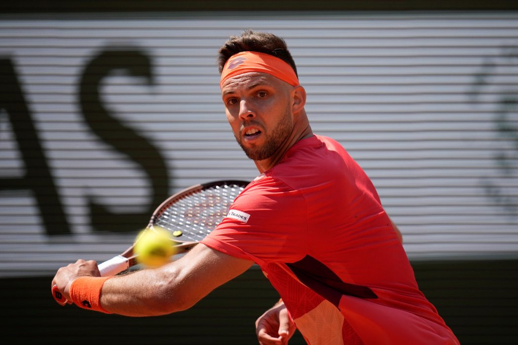 Český tenista Jiří Veselý v úvodním zápase Roland Garros