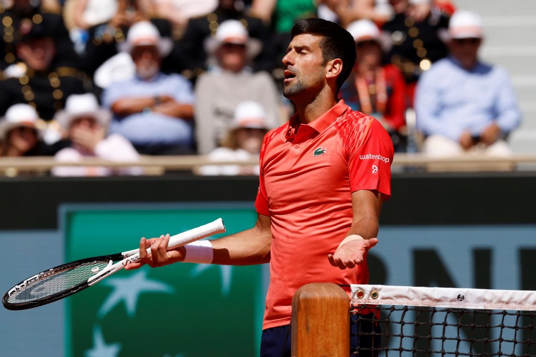 Novak Djokovič zahájil na Roland Garros útok na rekordní 23. grandslamový titul výhrou