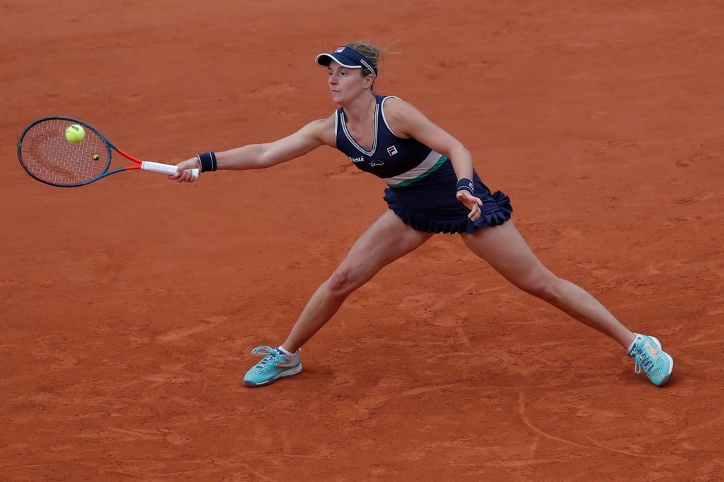 Argentinská tenistka Nadia Podoroská porazila na Roland Garros 6:2, 6:4 třetí nasazenou Elinu Svitolinovou a z kvalifikace postoupila do semifinále.