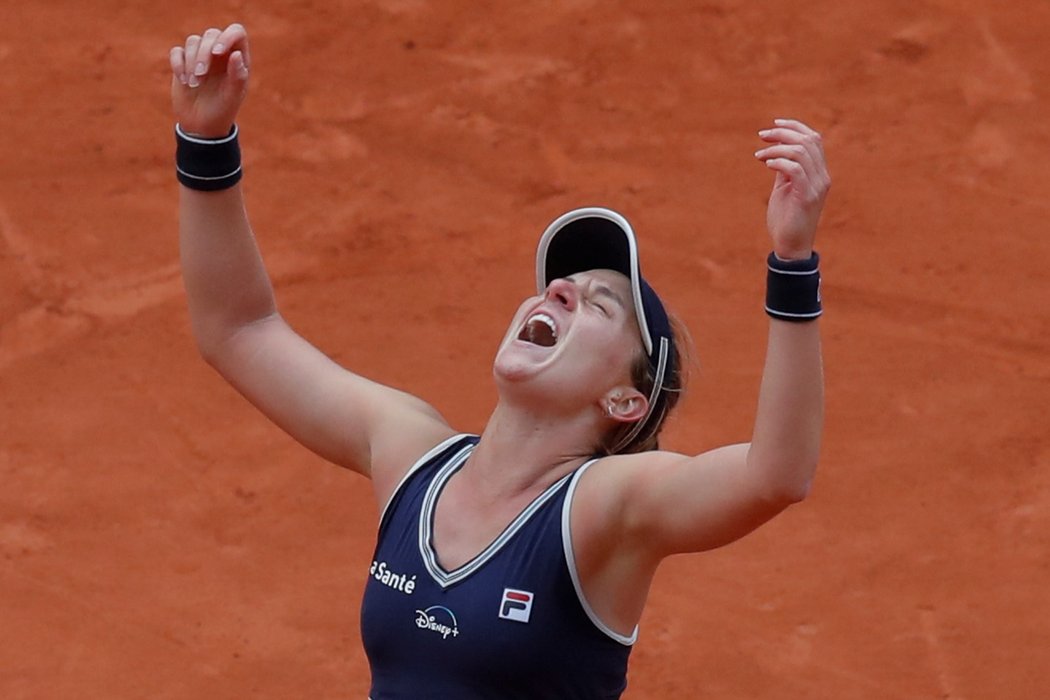 Argentinská tenistka Nadia Podoroská porazila na Roland Garros 6:2, 6:4 třetí nasazenou Elinu Svitolinovou a z kvalifikace postoupila do semifinále.