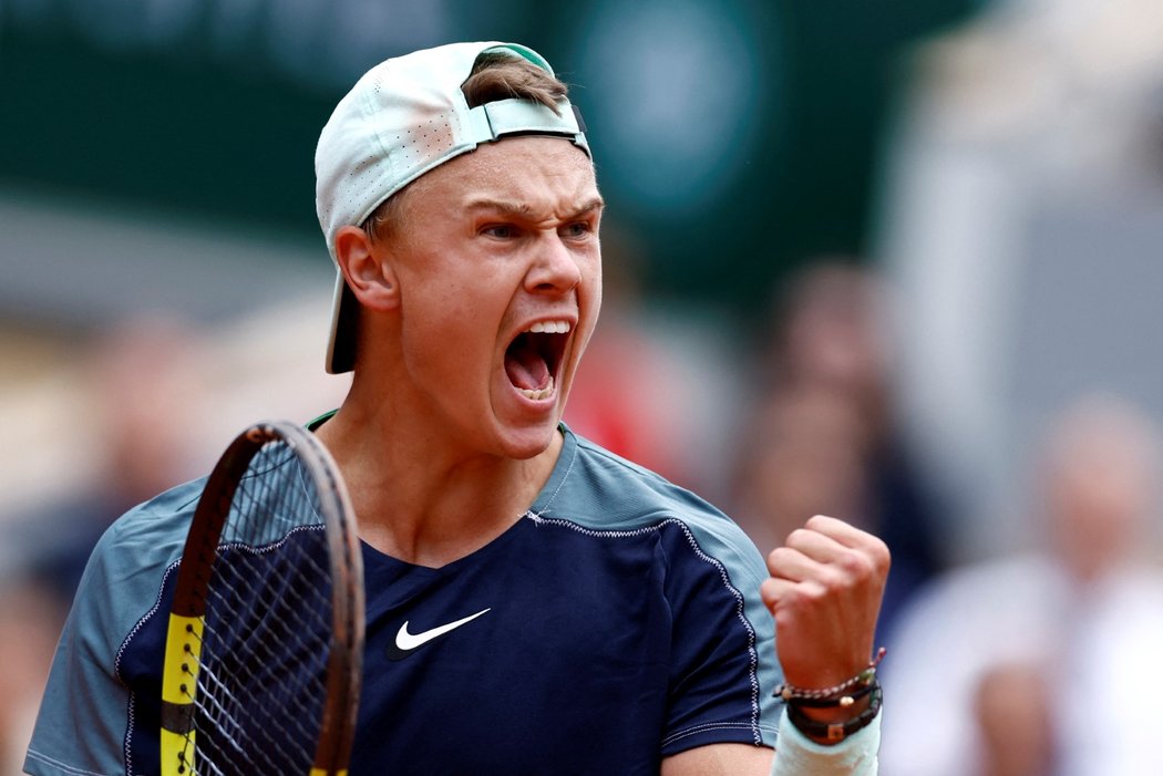 Dánský mladík Holger Rune postoupil na Roland Garros do čtvrtfinále