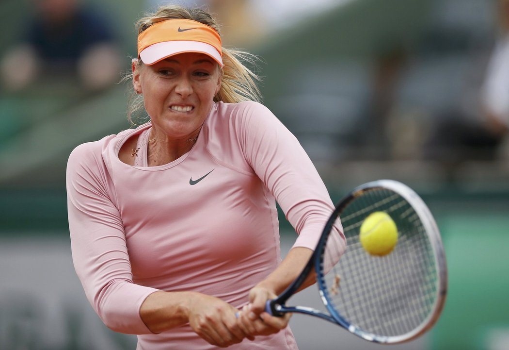 Maria Šarapovová v zápase prvního kola na Roland Garros.