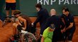 Alexander Zverev musel dramatické semifinále proti Rafaelu Nadalovi po zranění kotníku vzdát