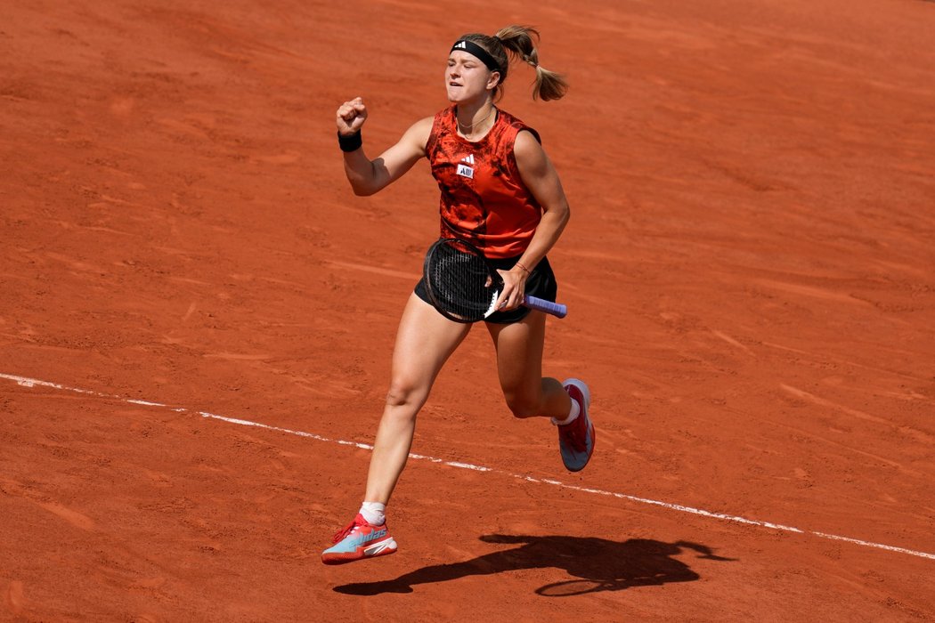 Karolína Muchová se raduje v semifinále Roland Garros