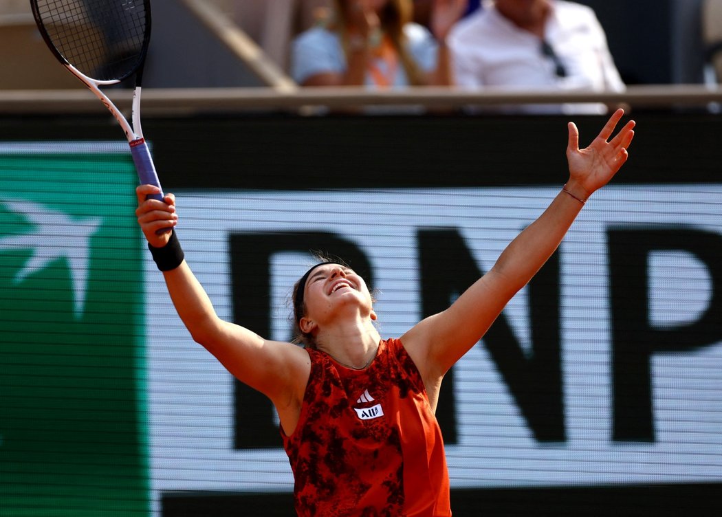 Karolína Muchová se raduje z postupu do finále Roland Garros