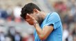 Dominic Thiem se chytá za hlavu v semifinále Roland Garros proti Novaku Djokovičovi