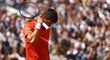 Novak Djokovič přemýšlí v semifinále Roland Garros proti Dominiku Thiemovi