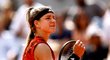 Karolína Muchová se raduje ve druhém setu finále Roland Garros