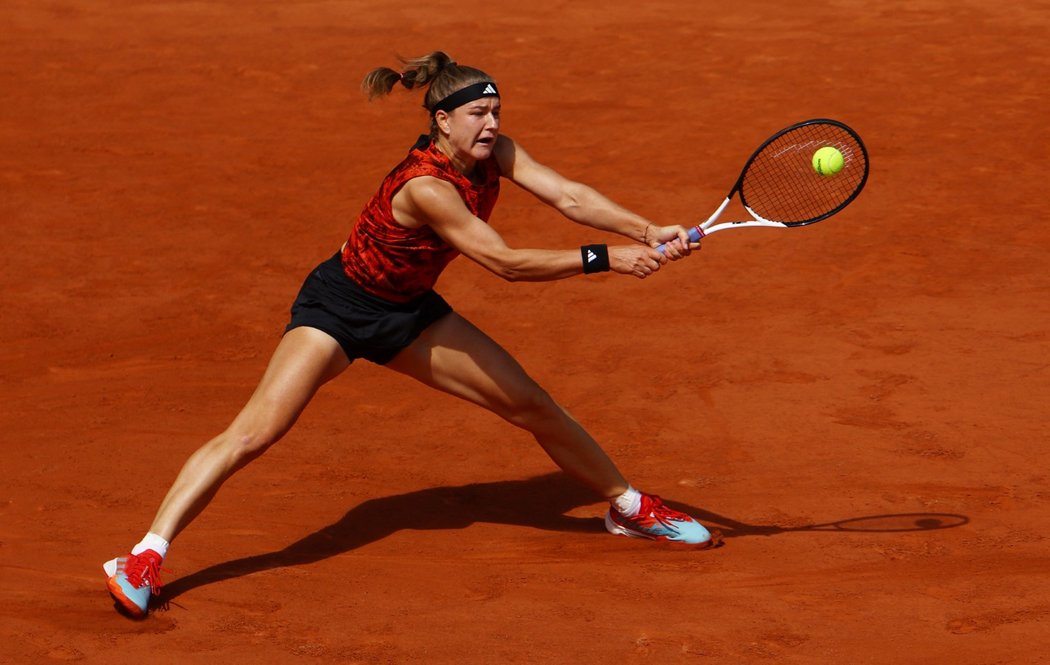 Karolína Muchová bojuje ve finále Roland Garros proti Ize Šwiatekové