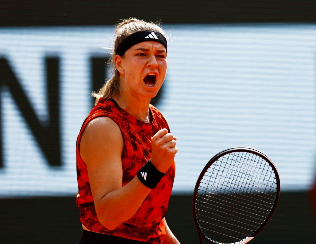 Karolína Muchová vynikajícím výkonem získala druhý set finále Roland Garros
