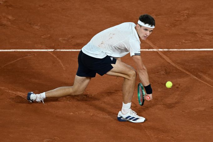 Roland Garros ONLINE: Menšík si proti Fonsecovi vede dobře, získal i druhý set Roland Garros ONLINE: Menšík si proti Fonsecovi vede dobře, získal i druhý set