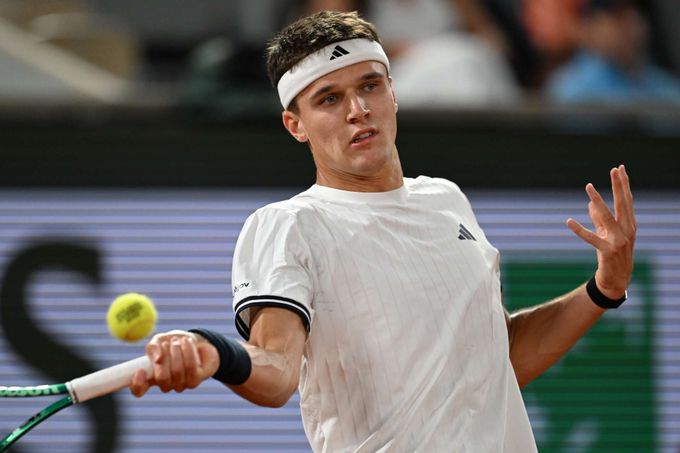Roland Garros ONLINE: Menšík proti Fonsecovi začal dobře, získal první set Roland Garros ONLINE: Menšík proti Fonsecovi začal dobře, získal první set