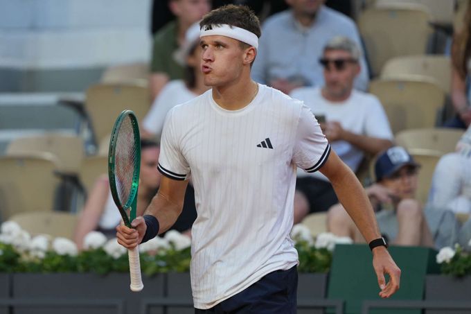 ONLINE: Menšík bojuje s Rubljovem o čtvrtfinále Roland Garros, získal i druhý set ONLINE: Menšík bojuje s Rubljovem o čtvrtfinále Roland Garros, získal i druhý set