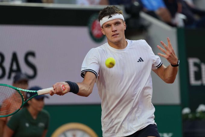ONLINE: Menšík bojuje s Rubljovem o čtvrtfinále Roland Garros, získal první set ONLINE: Menšík bojuje s Rubljovem o čtvrtfinále Roland Garros, získal první set