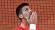 Novak Djokovič slaví postup na Roland Garros