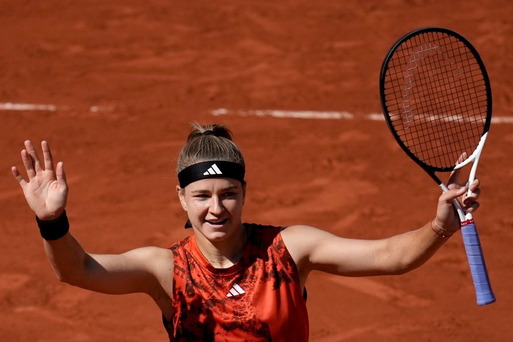 Karolína Muchová slavící postup do čtvrtfinále Roland Garros 2023