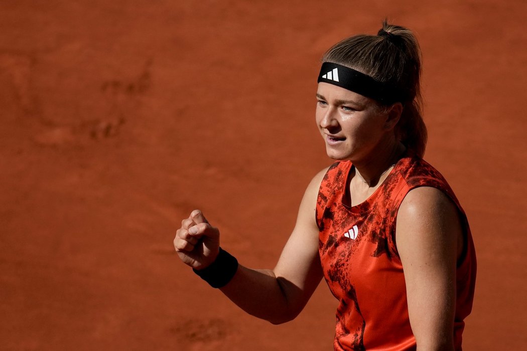 Karolína Muchová slavící postup do čtvrtfinále Roland Garros 2023