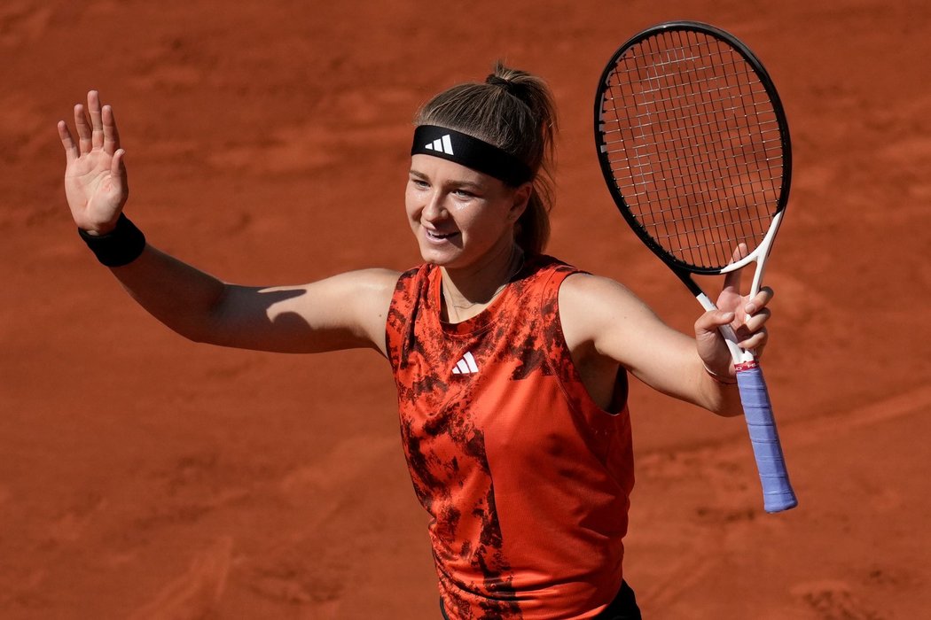 Karolína Muchová slavící postup do čtvrtfinále Roland Garros 2023