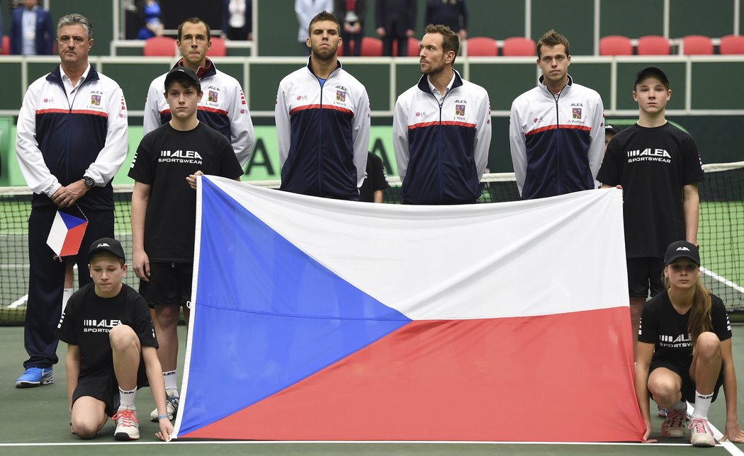 Český daviscupový tým před úvodním zápasem proti Austrálii.