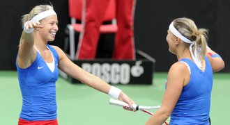Hlaváčková s Hradeckou jsou na French Open ve čtvrtfinále