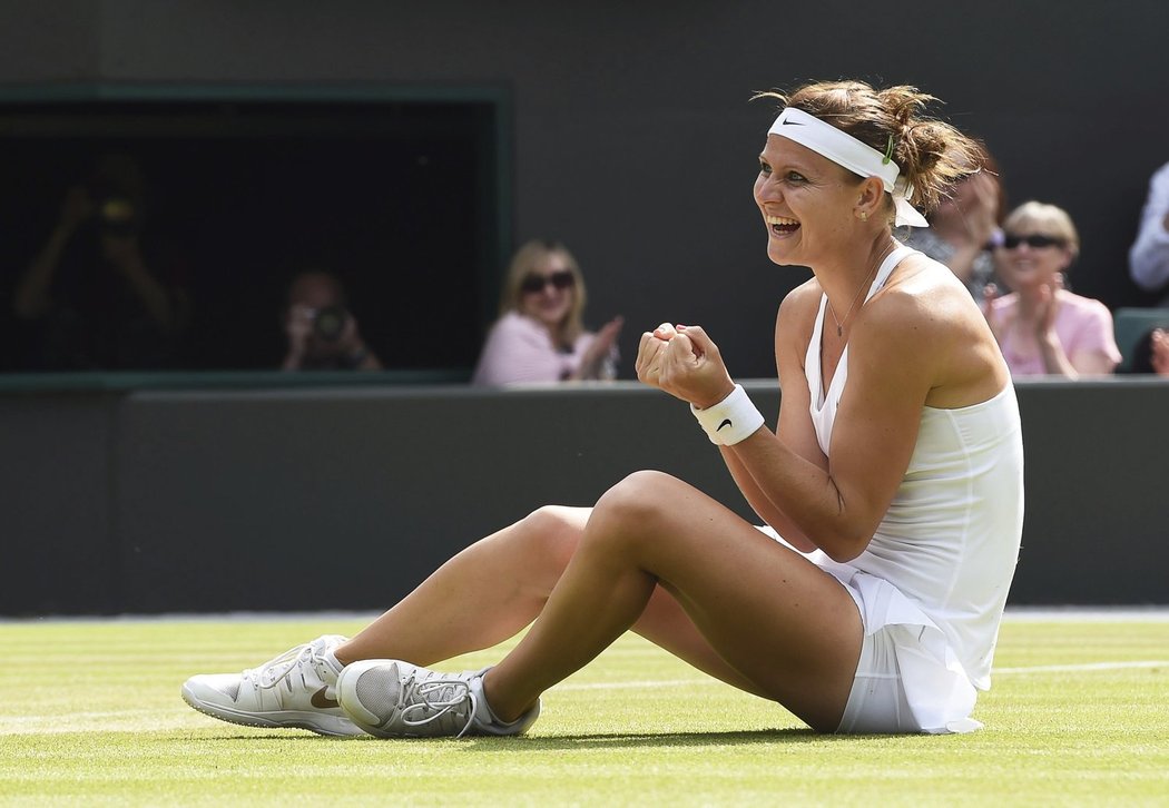 Letošní Wimbledon bude mít českou záastupkyni ve finále dvouhry. Lucie Šafářová narazí po výhře nad Ruskou Makarovovou na lepší z dvojice Kvitová - Záhlavová-Strýcová