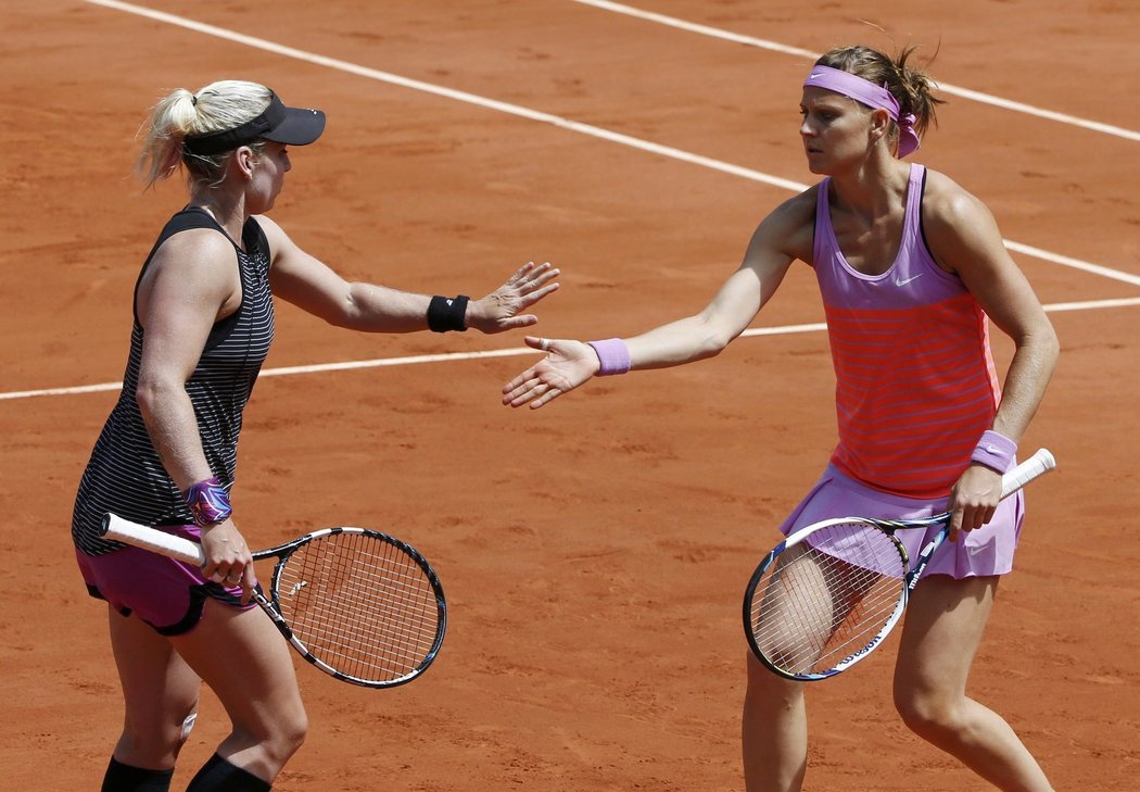 Lucie Šafářová vyhrála spolu s Bethanií Mattekovou čtyřhru na French Open