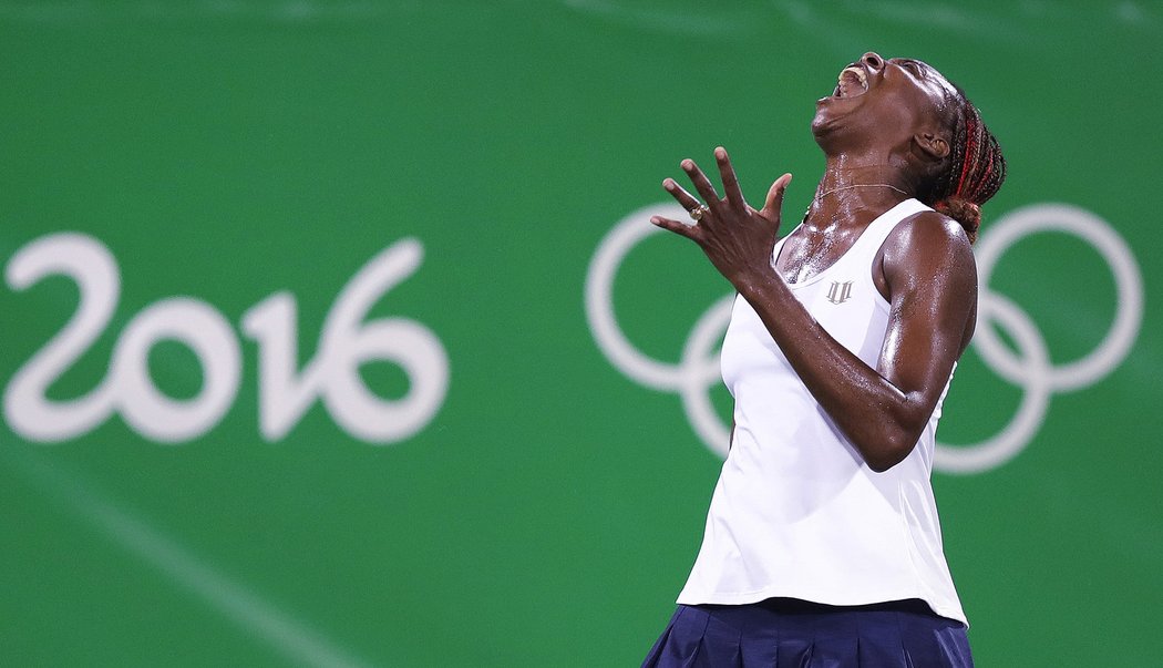 Naštvaná Venus Williamsová v utkání s českým párem Strýcová, Šafářová