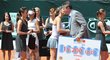 Povzbuzená pěti vítěznými zápasy a obhajobou titulu, byť na menším turnaji kategorie ITF v Praze, pojede tenistka Lucie Šafářová na grandslamové Roland Garros.