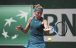 Lucie Šafářová v souboji s Karolínou Plíškovou na French Open