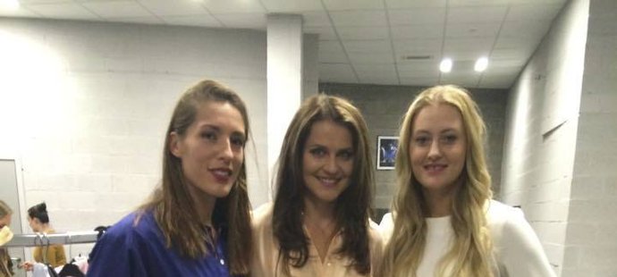 Lucie Šafářová mezi kolegyněmi Petkovic a Mladenovic