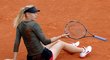 Pád ruské tenistky Marie Šarapovové v utkání osmifinále French Open proti české tenistce Kláře Zakopalové