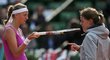 Kvitová se dohaduje s rozhodčí během semifinále French Open proti Marii Šarapovové