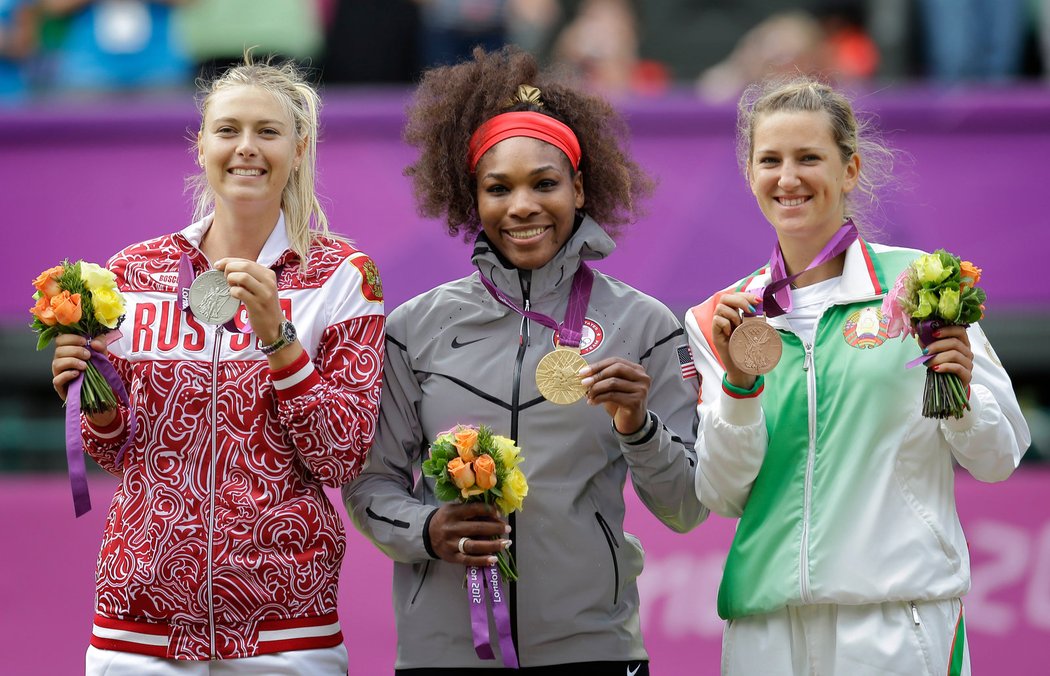 Šarapovová přebírá spolu se Serenou Williamsovou a Azarenkovou olympijské medaile