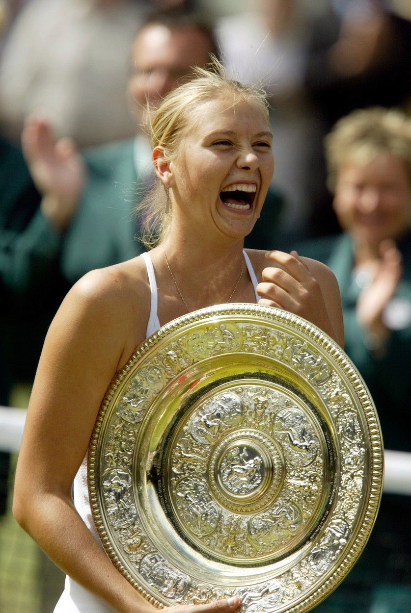 Ruská tenistka Maria Šarapovová se už v sedmnácti letech dočkala prvního triumfu na Wimbledonu