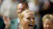 Ruská tenistka Maria Šarapovová se už v sedmnácti letech dočkala prvního triumfu na Wimbledonu