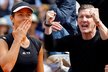 Záložník Bayernu Mnichov v Paříži fandí své přítelkyni, krásné Ivanovičové, která se v semifinále French Open utká s českou tenistkou Lucií Šafářovou