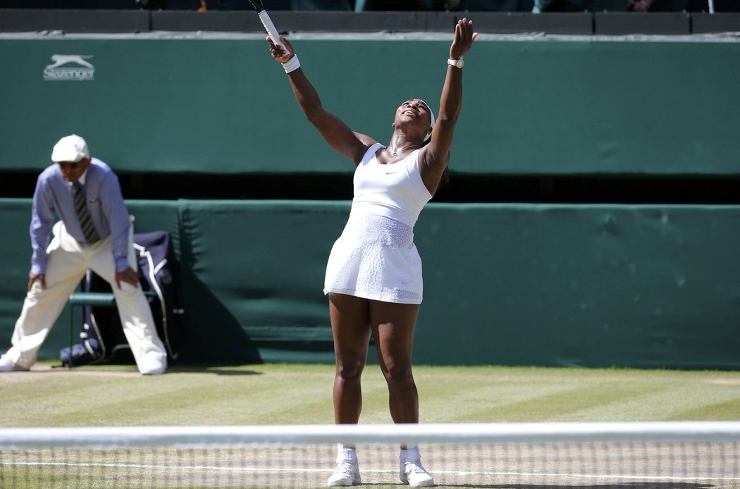 HOTOVO. Vítězkou Wimbledonu 2015 je Serena Williamsová, Garbine Muguruzaová neměla šanci
